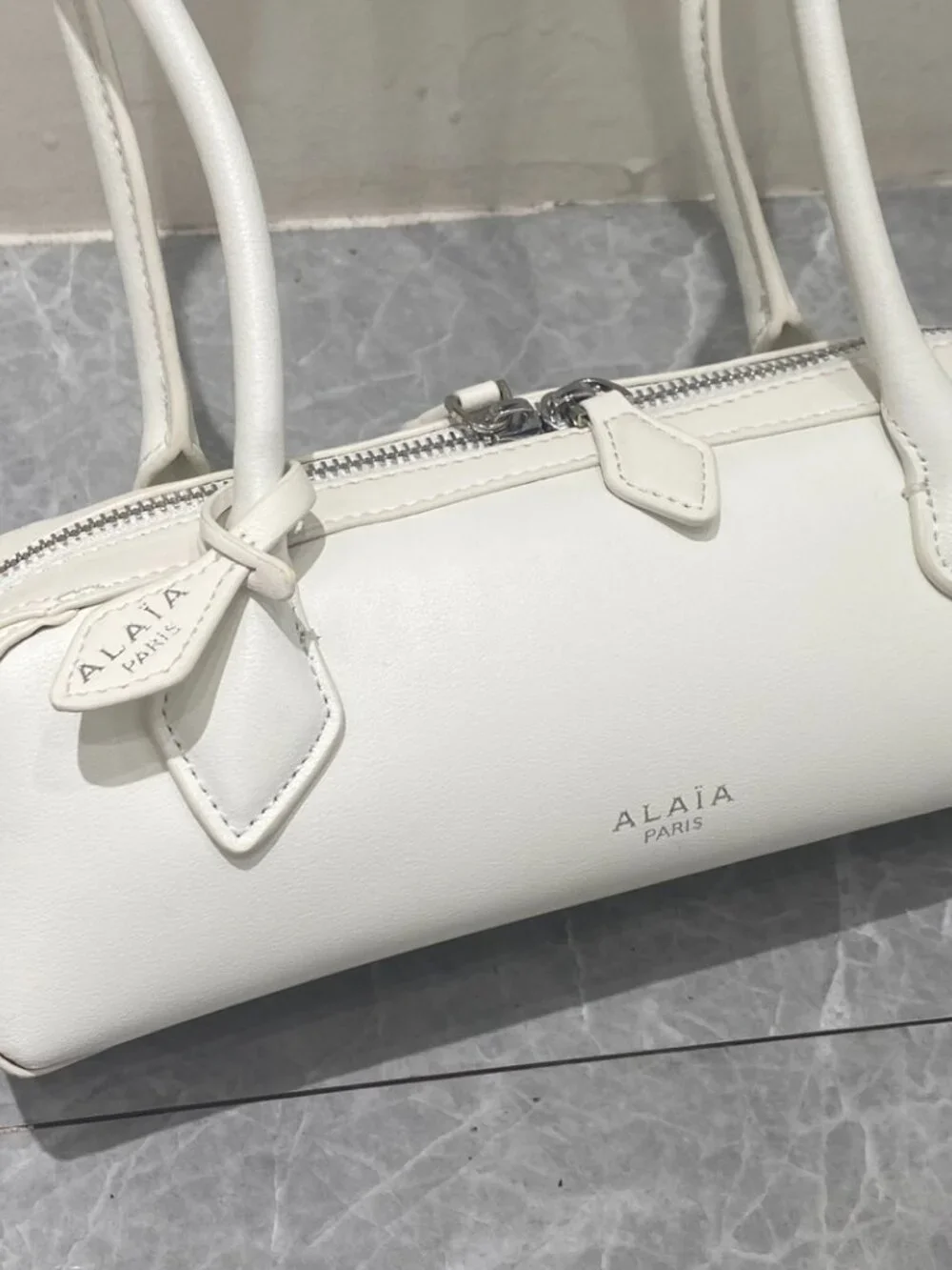 Alaia Le Teckel White Sausage Bag - Picture 5 of 9